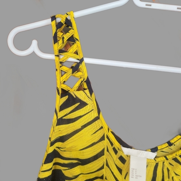 H&M Yellow and Navy Tropical Leaf Print Tank Top S - Picture 2 of 3